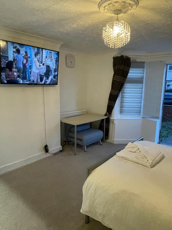 Alder En-Suites Self-Catering With Private Shower 1 Southampton Exterior photo
